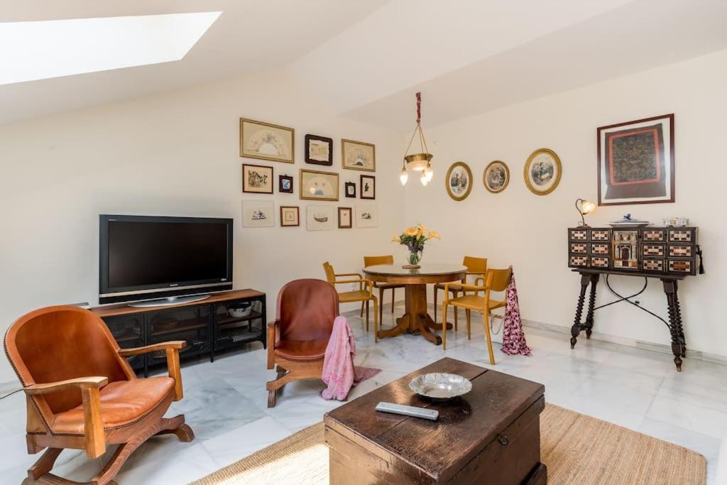 Apartamentos Rg, San Vicente 22 Seville Luaran gambar