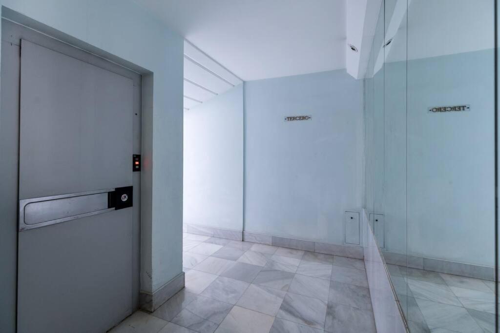 Apartamentos Rg, San Vicente 22 Seville Luaran gambar