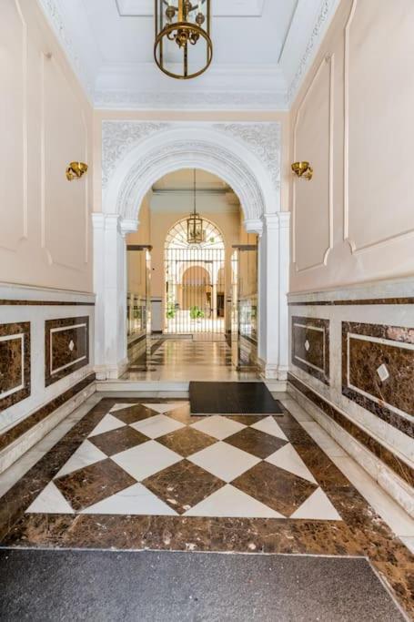 Apartamentos Rg, San Vicente 22 Seville Luaran gambar