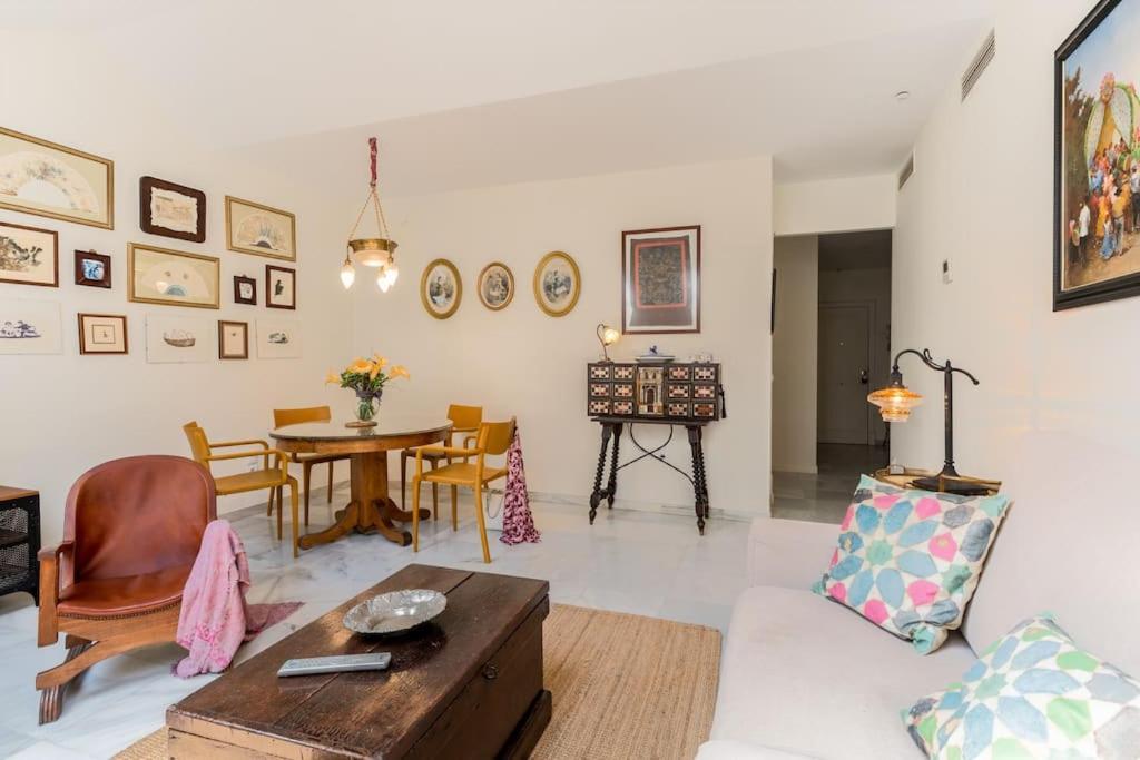 Apartamentos Rg, San Vicente 22 Seville Luaran gambar
